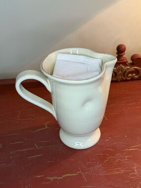 Vietri Lastra White Italian Stoneware Pitcher Pedestal Creamer NEW